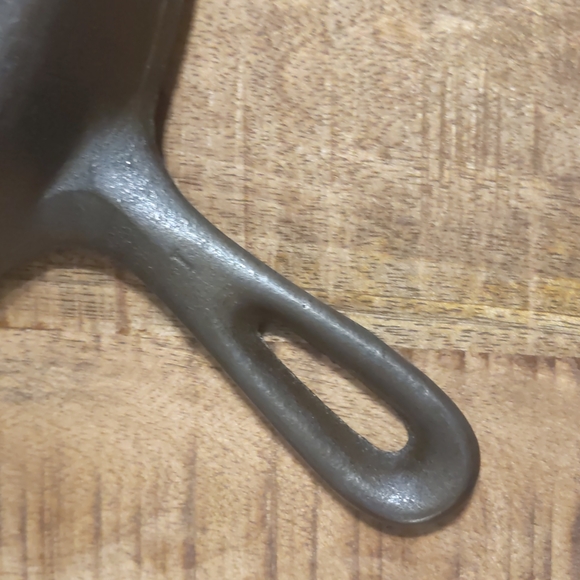 Vintage Unmarked Wagner Cast Iron Skillet, #3 - Picture 11 of 12